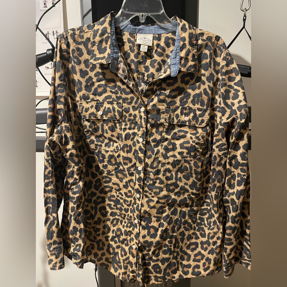 St. John’s Bay 2x leopard print button up blouse